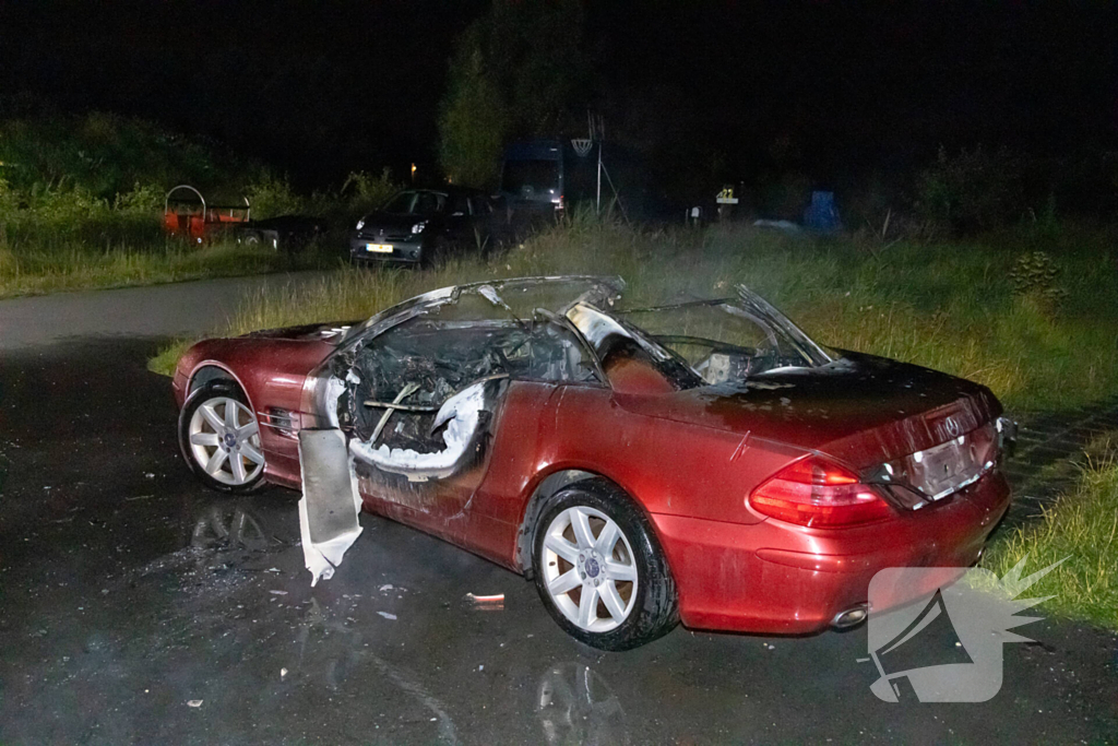 Cabriolet gaat in vlammen op