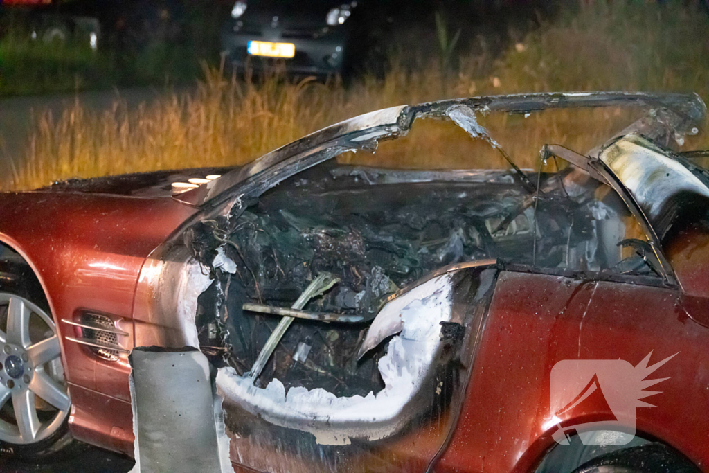 Cabriolet gaat in vlammen op