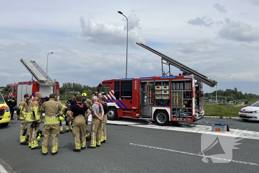 Auto te water na frontale aanrijding met vrachtwagen