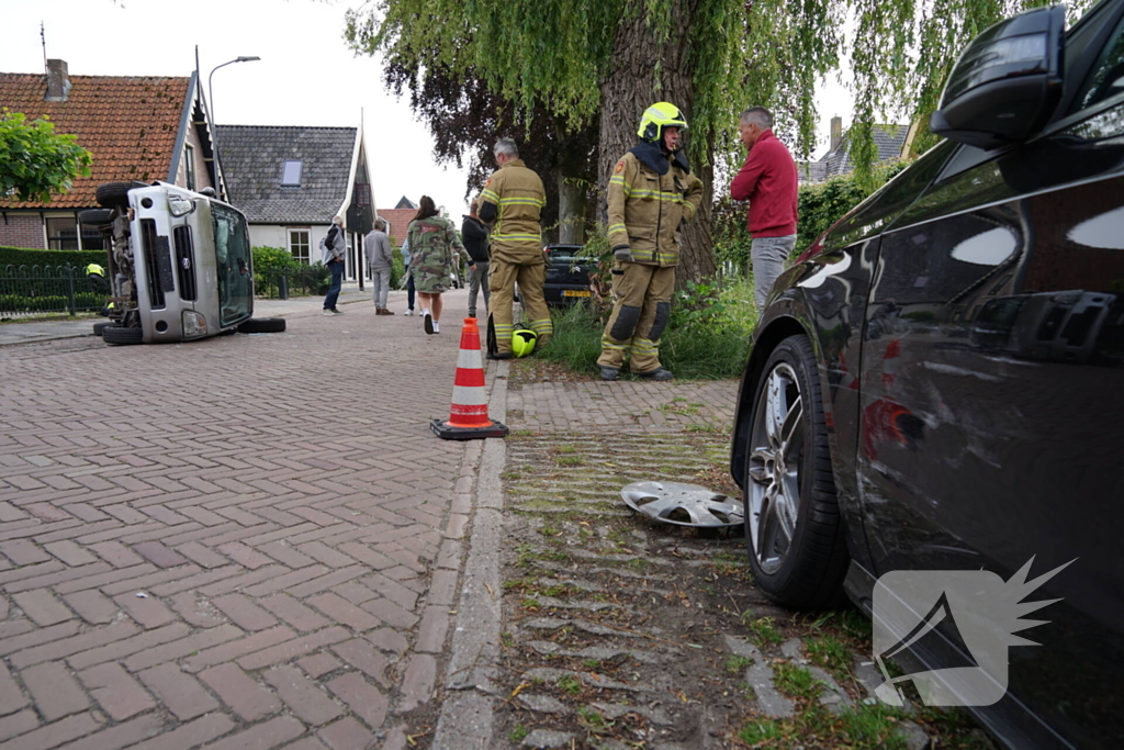 Traumateam ingezet voor auto op zijkant