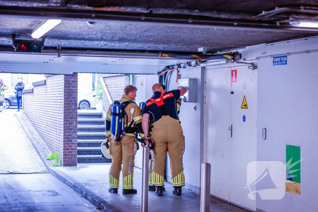 Brandweer doet onderzoek in Q-park parkeergarage