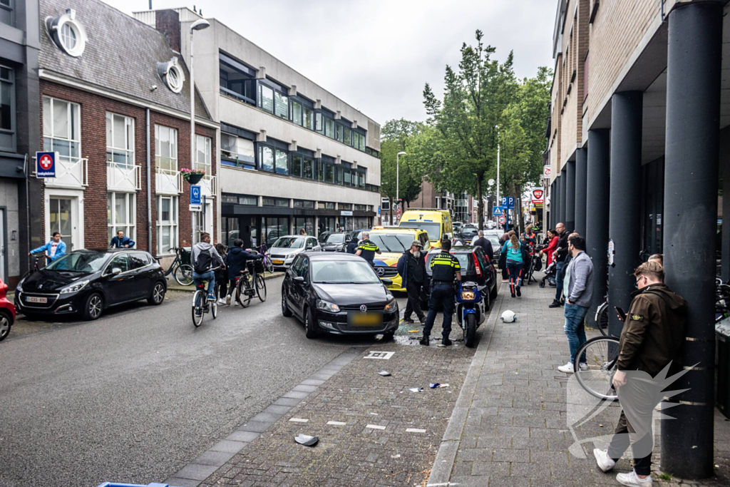 Motorrijder hard ten val na parkeeractie automobilist