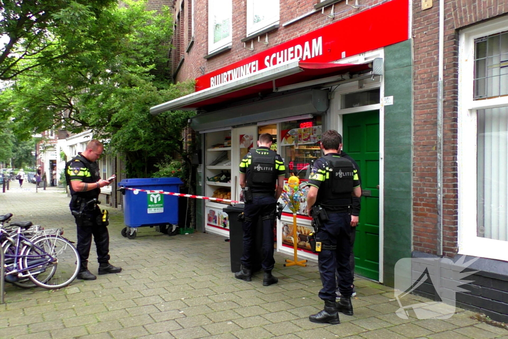 Politie zoekt dader na gewapende overval op buurtwinkel