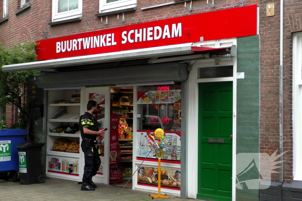 Politie zoekt dader na gewapende overval op buurtwinkel