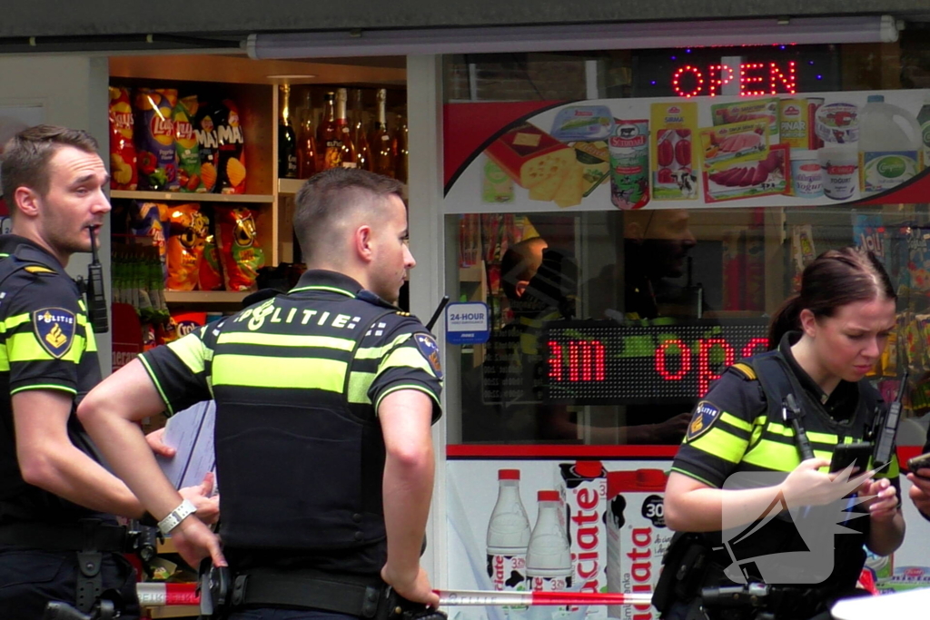 Politie zoekt dader na gewapende overval op buurtwinkel