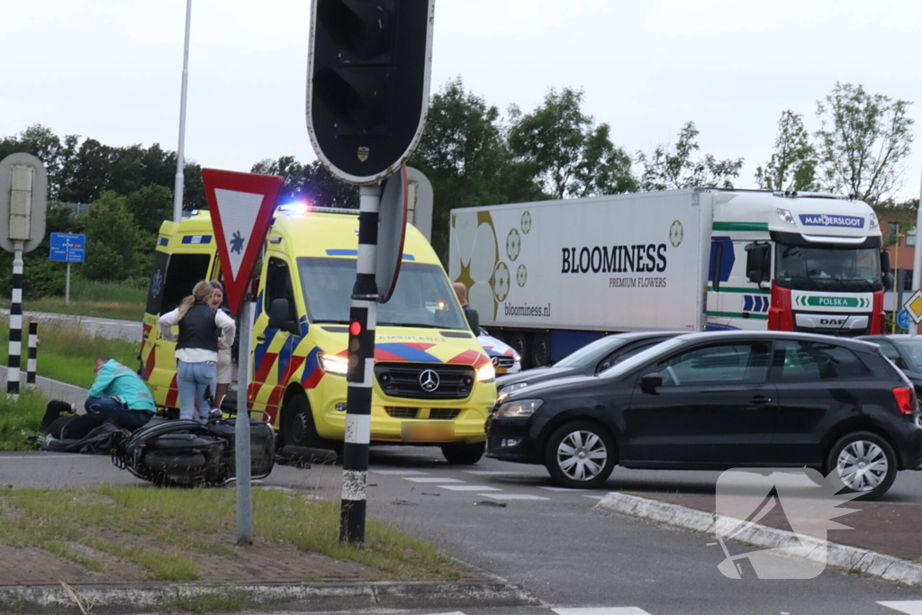 Scooterrijder geschept door automobilist