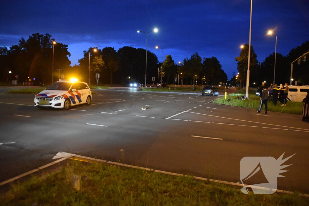 Brommerrijder gewond na frontale botsing met auto