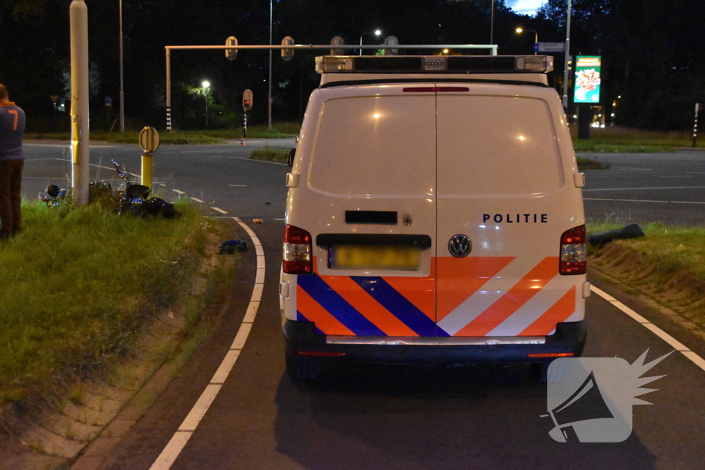 Brommerrijder gewond na frontale botsing met auto