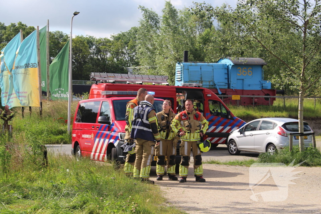 Veel hulpdiensten aanwezig bij Valkenbursemeer, vermoedelijk persoon in het water