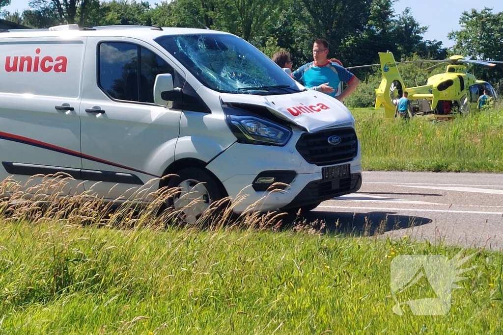 Fietser zwaargewond na ongeval met auto