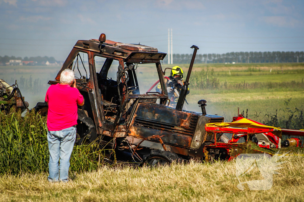 Tractor gaat in vlammen op