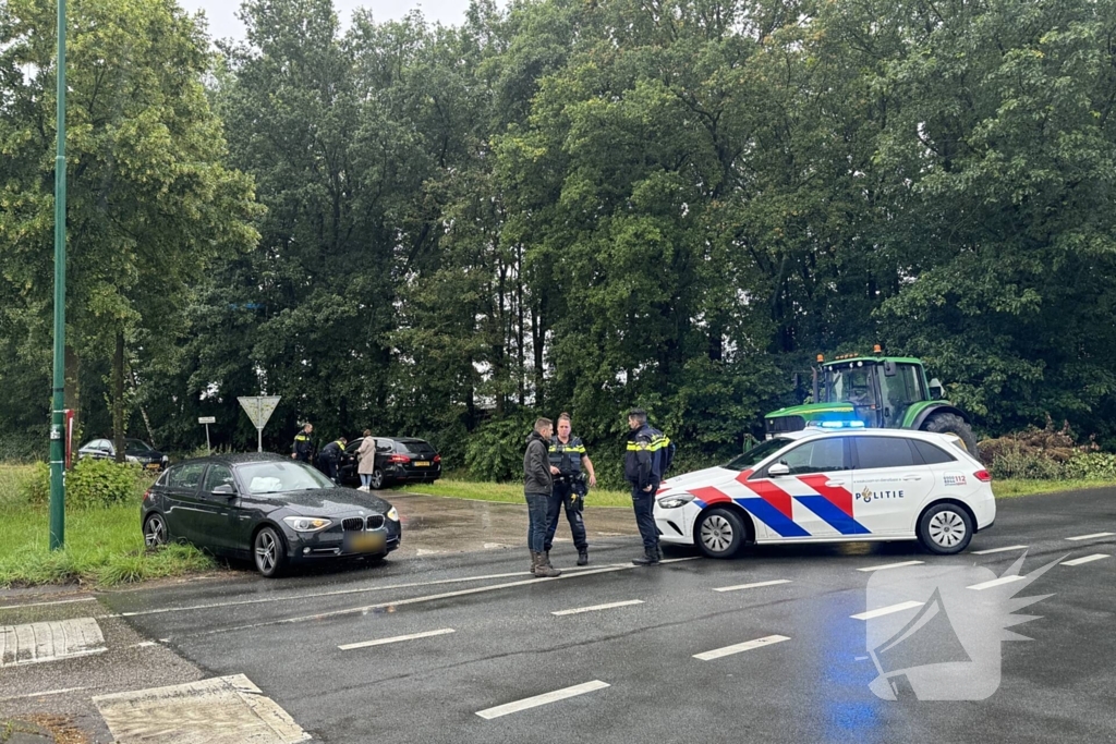 Tractor en personenauto klappen op elkaar