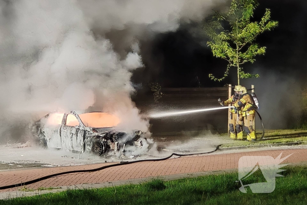 Auto gaat in vlammen op