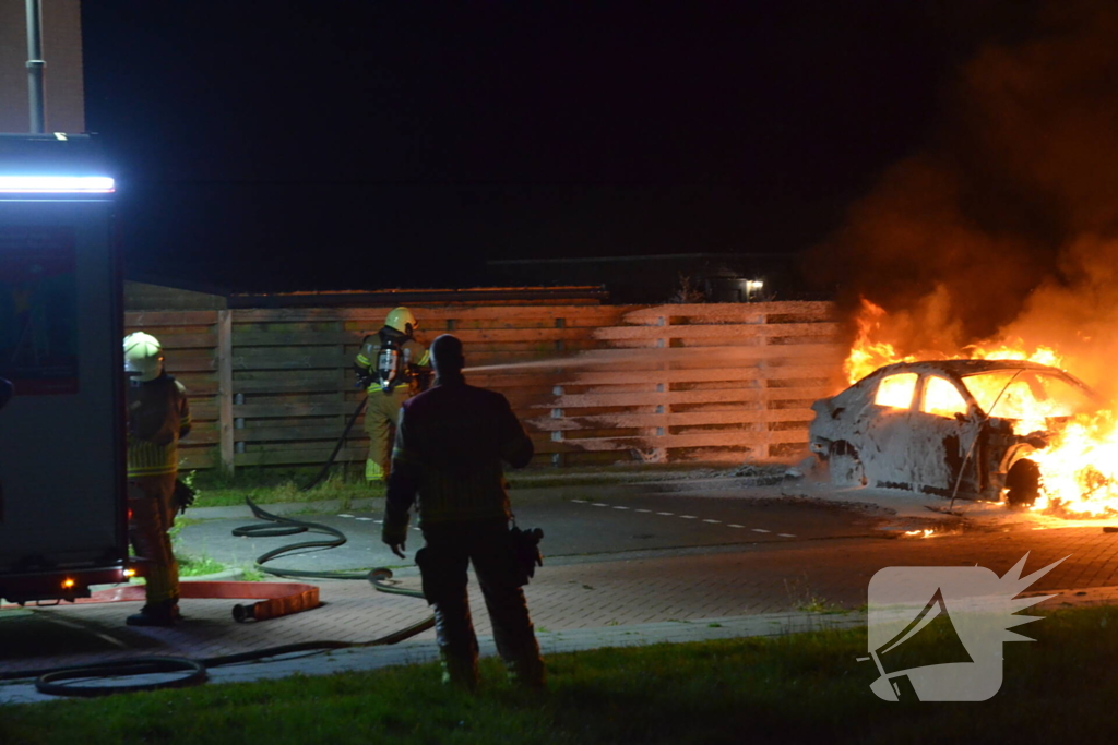 Auto gaat in vlammen op