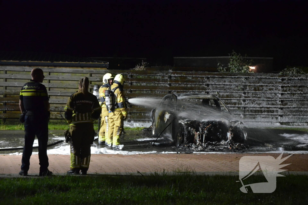 Auto gaat in vlammen op