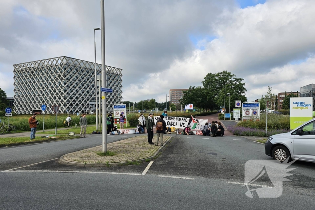 Pro-Palestina demonstranten blokkeren toegang tot campus