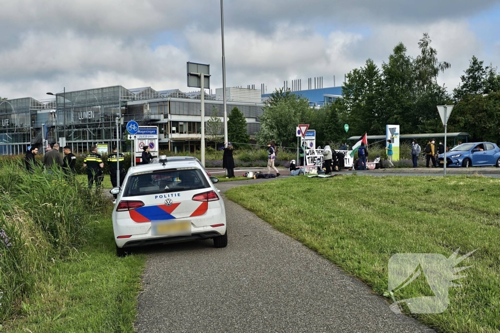 Pro-Palestina demonstranten blokkeren toegang tot campus