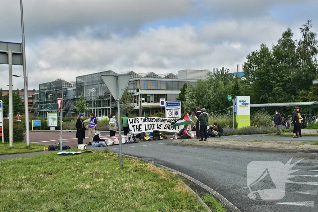 Pro-Palestina demonstranten blokkeren toegang tot campus