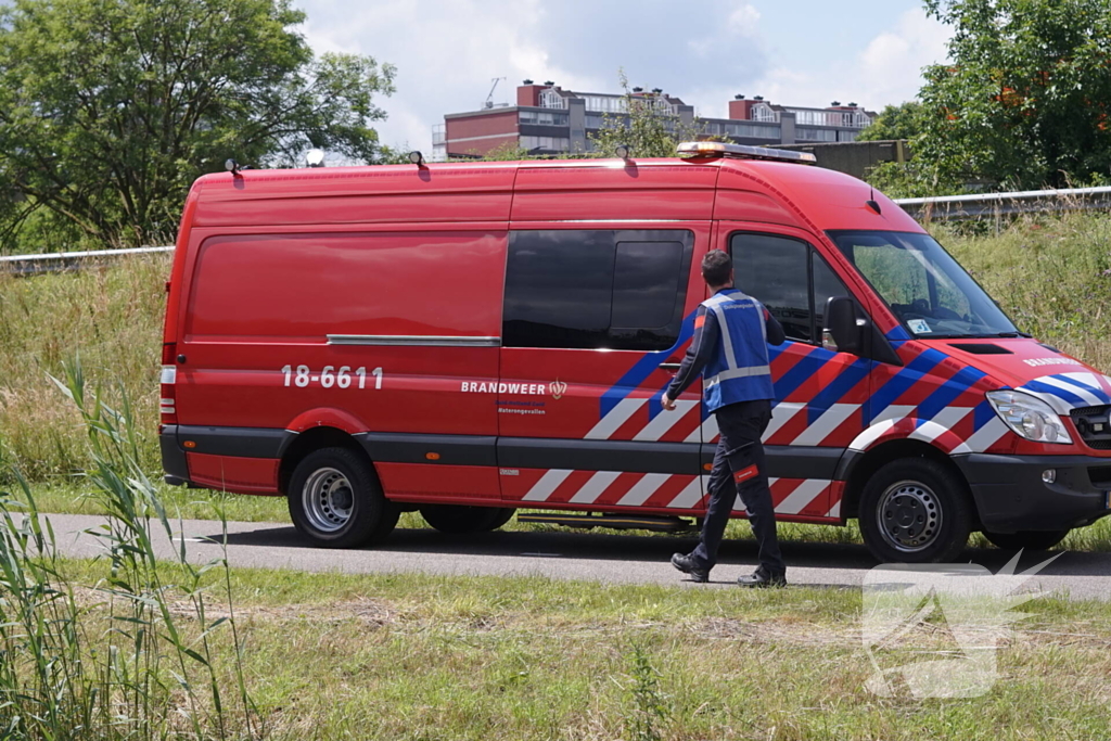 Brandweer doorzoekt sloot na aantreffen kinderfiets