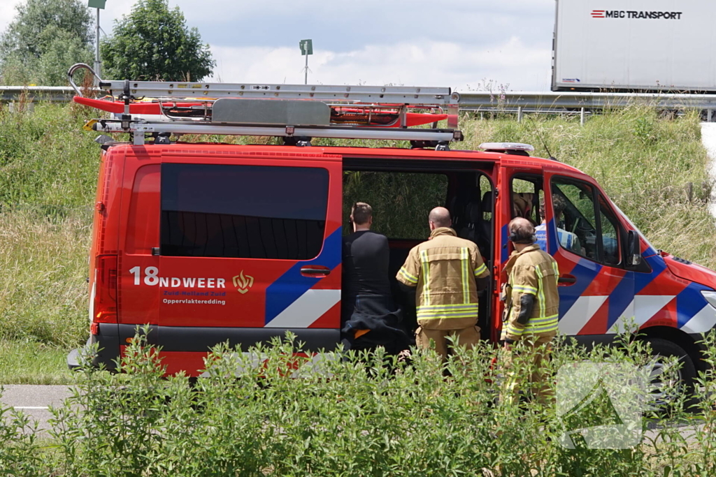 Brandweer doorzoekt sloot na aantreffen kinderfiets