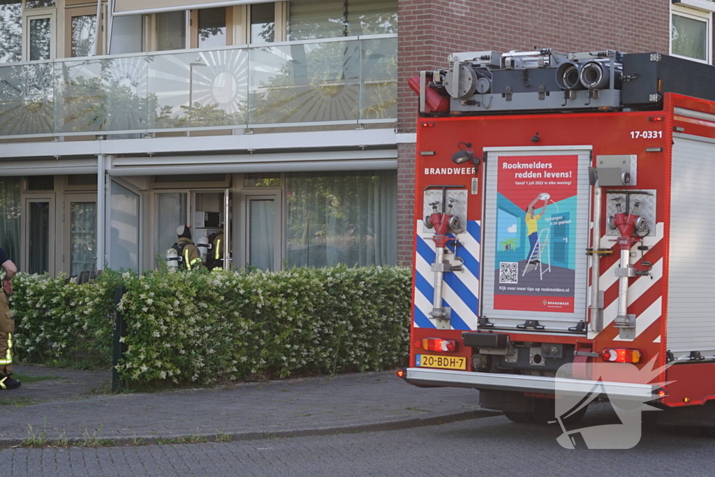 Brandweer voert controle uit na knal