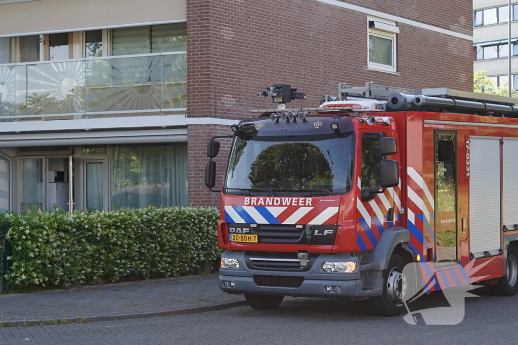 Brandweer voert controle uit na knal