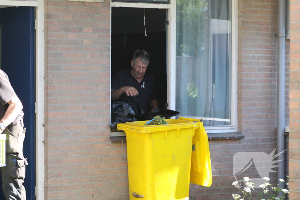 Politie rolt hennepkwekerij in woning op