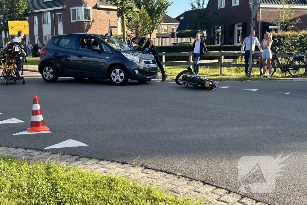 Brommerrijder geschept op kruising