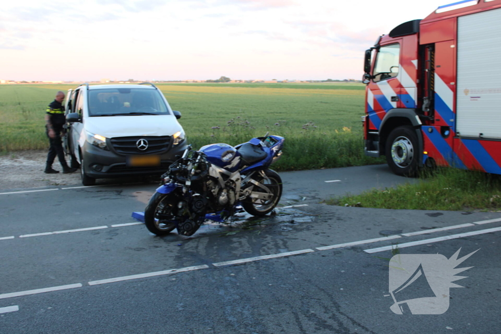 Motorrijder belandt met motor in kanaal