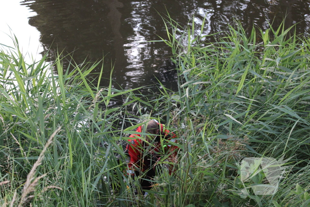 Motorrijder belandt met motor in kanaal