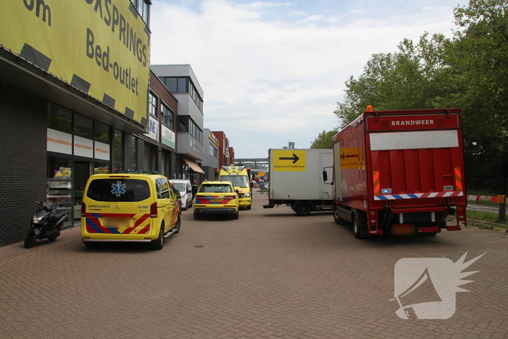 Persoon raakt zwaargewond bij bedrijfsongeval