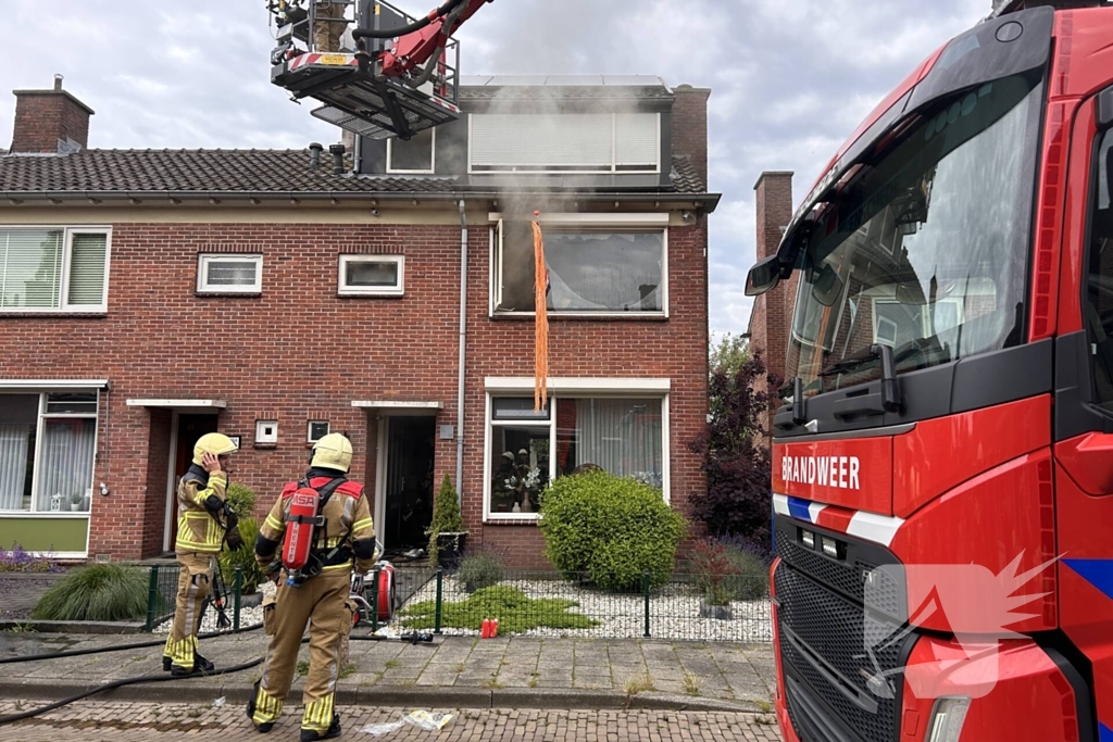 Kat overleden bij brand in hoekwoning