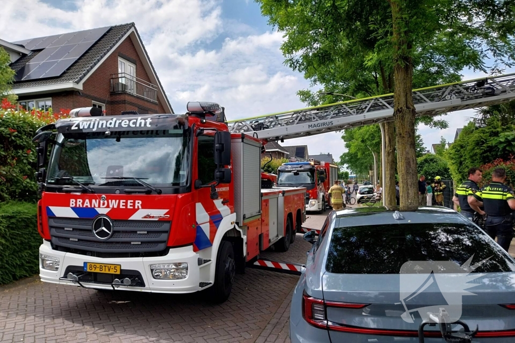 Brand op dak van garage