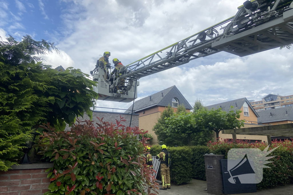 Brand op dak van garage