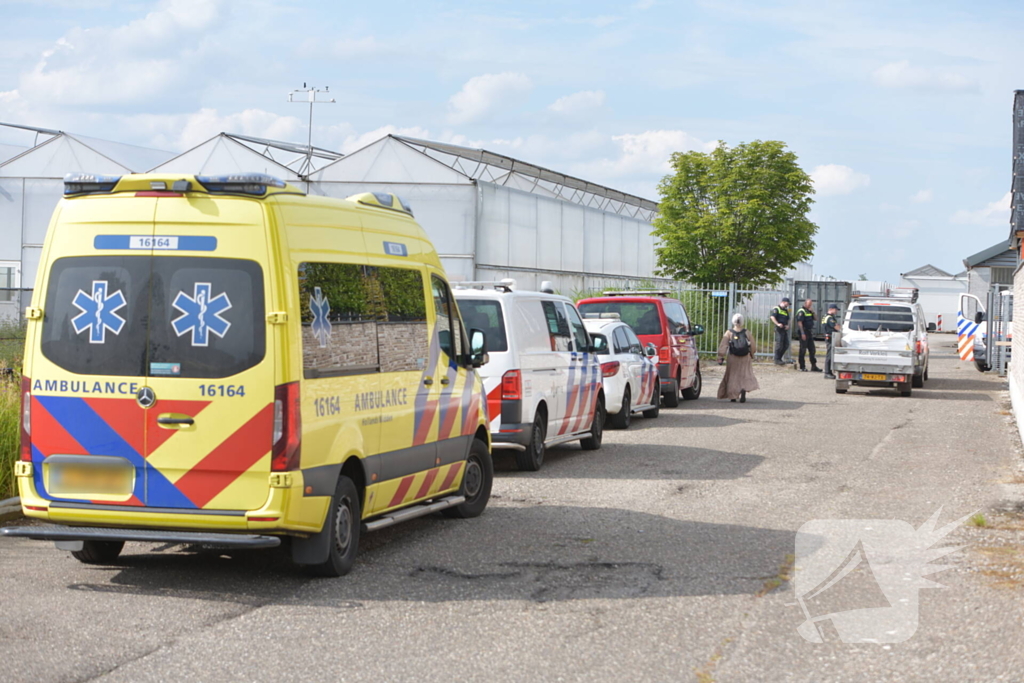 Politie en brandweer doorzoeken opslagruimten