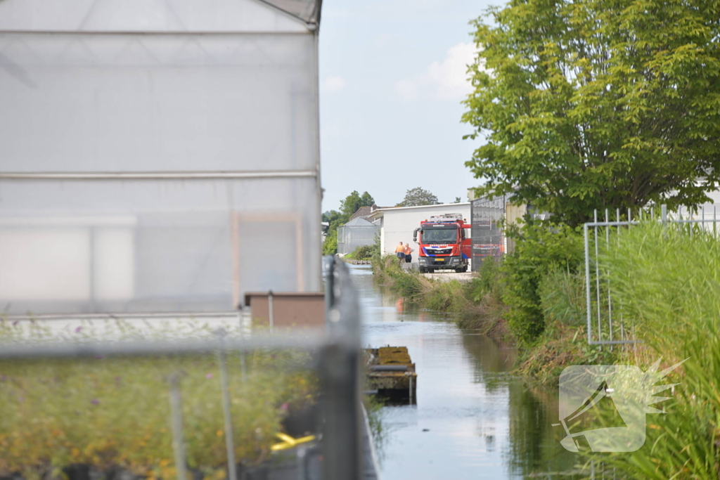 Politie en brandweer doorzoeken opslagruimten