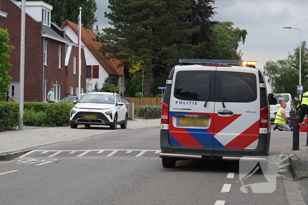 Fietser en bestelbus in botsing