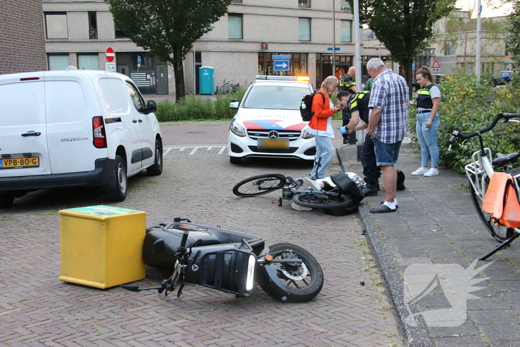 Fietser gewond bij aanrijding met bezorgscooter