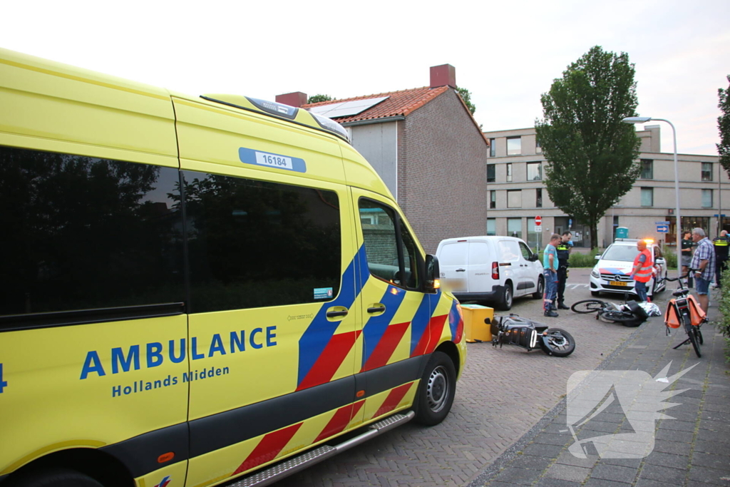 Fietser gewond bij aanrijding met bezorgscooter