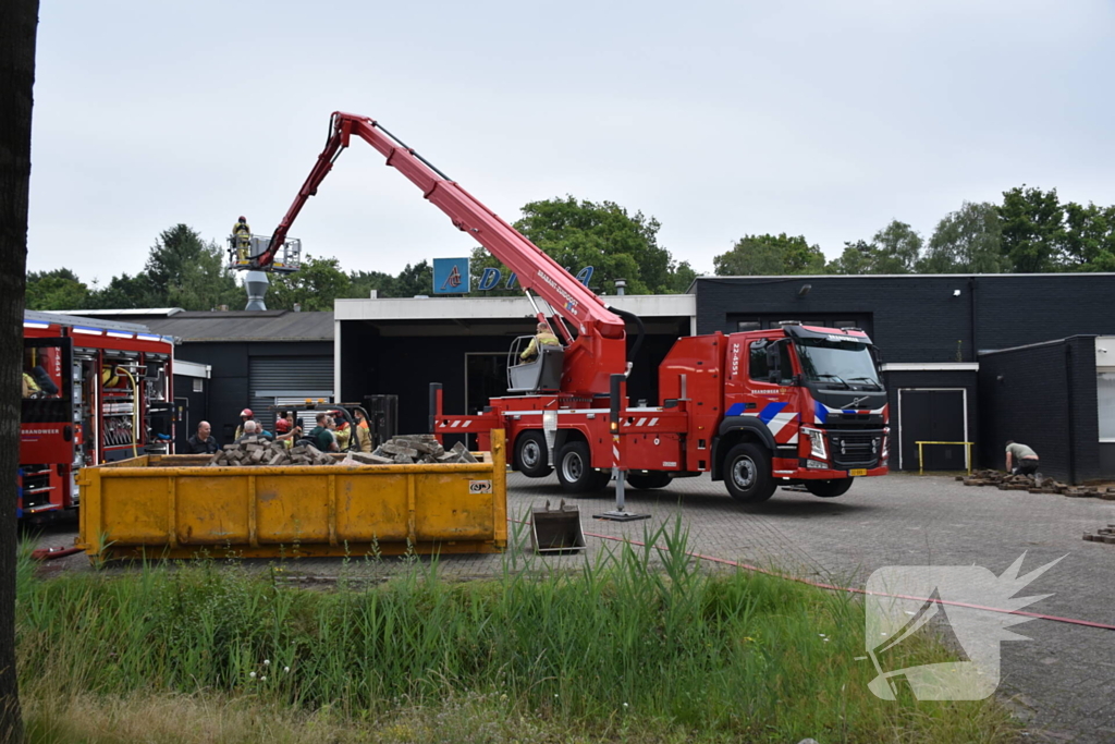 Gewonde bij brand in bedrijfshal