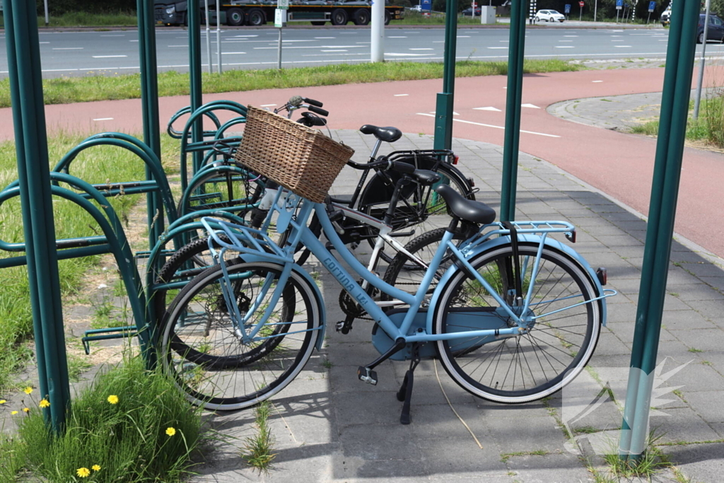 Fietser en automobilist botsen op elkaar