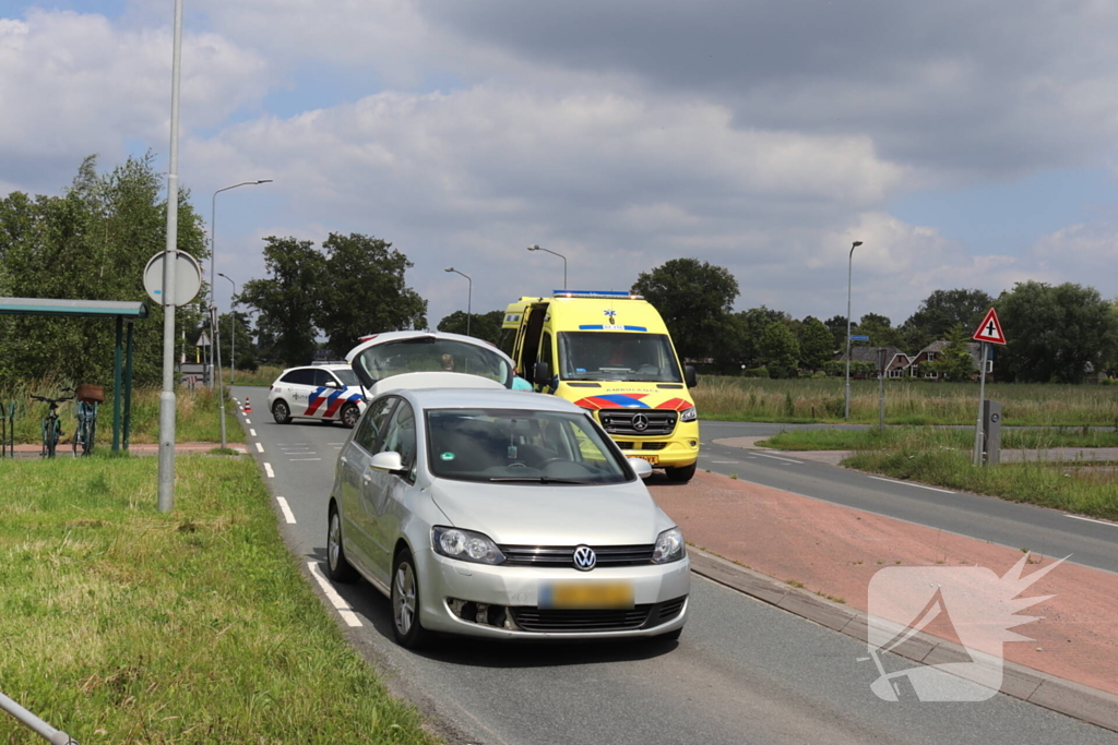 Fietser en automobilist botsen op elkaar