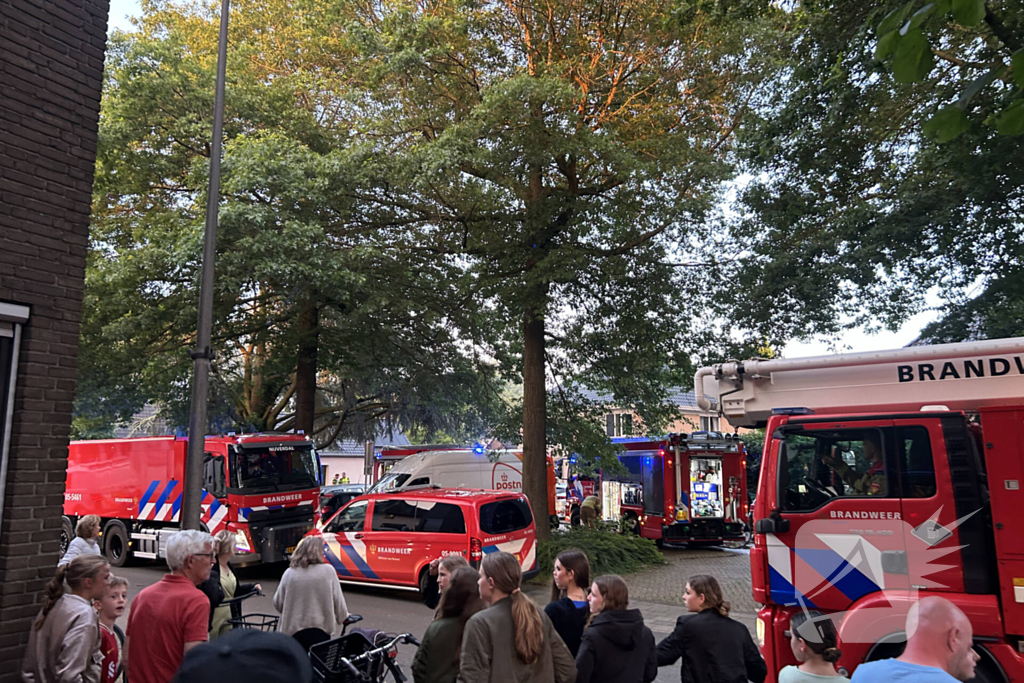 Veel hulpdiensten aanwezig bij woningbrand