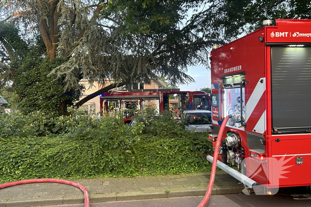 Veel hulpdiensten aanwezig bij woningbrand