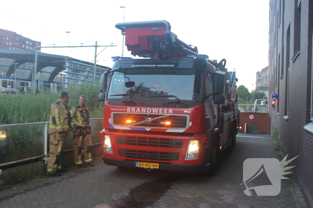 Flatgebouw ontruimd door brand in woning