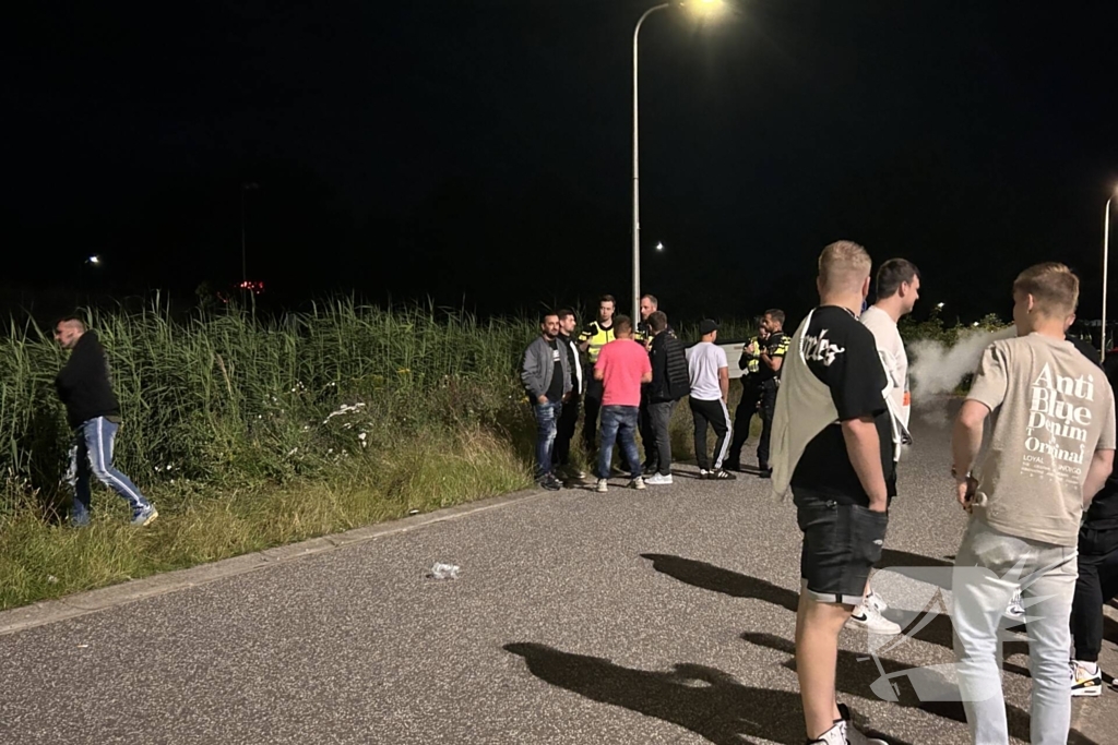 Driftende bestuurder eindigt in sloot