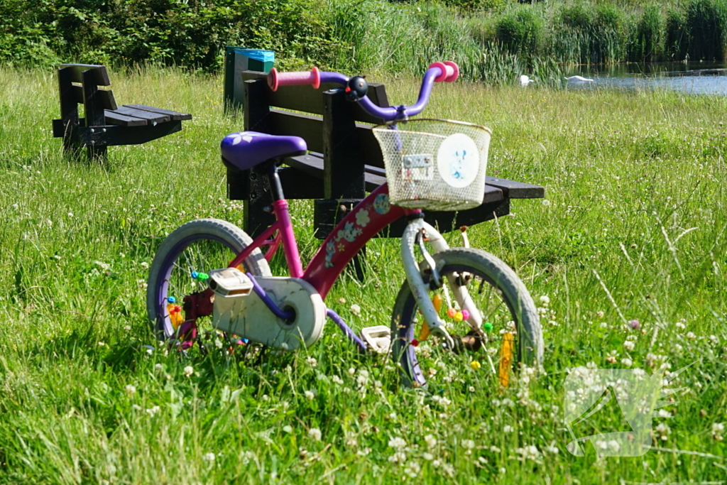 Kinderfiets aangetroffen bij steiger, hulpdiensten aanwezig