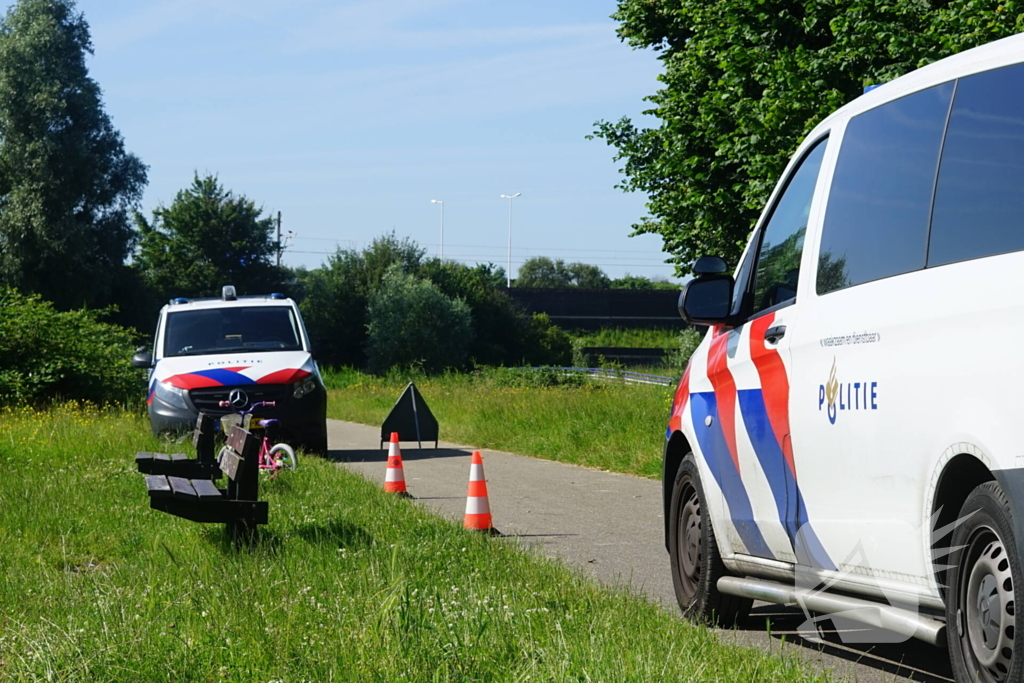 Kinderfiets aangetroffen bij steiger, hulpdiensten aanwezig