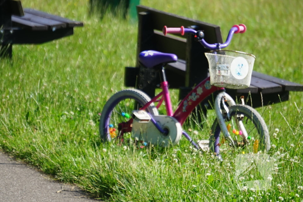 Kinderfiets aangetroffen bij steiger, hulpdiensten aanwezig