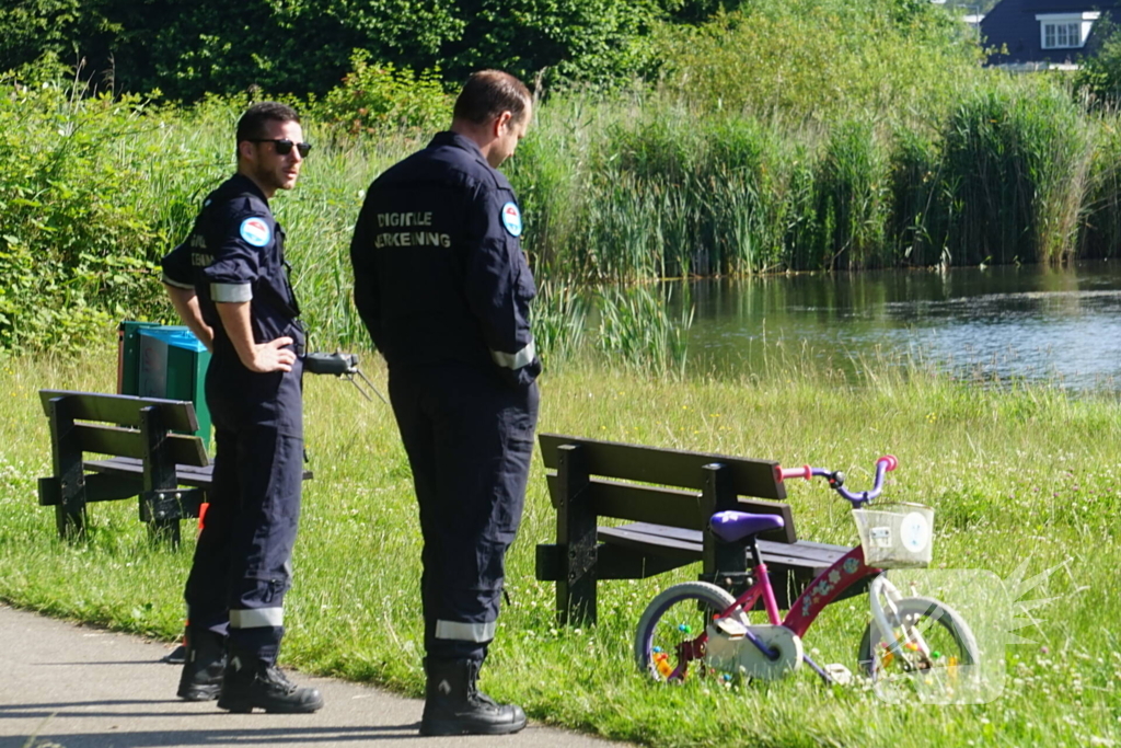 Kinderfiets aangetroffen bij steiger, hulpdiensten aanwezig